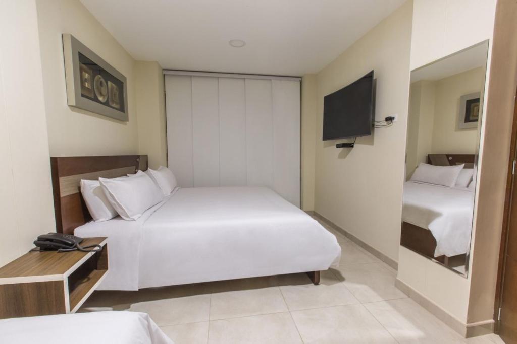 Hotel Metropolitano Plaza 巴耶杜帕尔 外观 照片