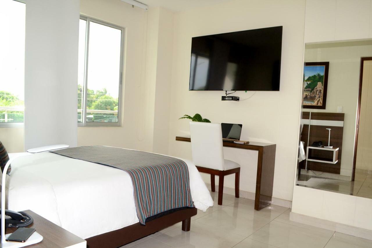 Hotel Metropolitano Plaza 巴耶杜帕尔 外观 照片
